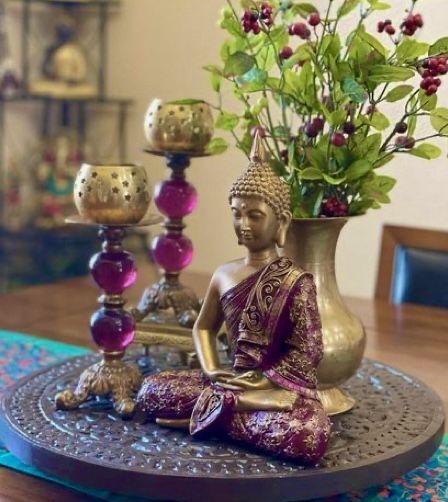 Buddha Table Decor Ideas, Pooja Table Decoration, Center Table Decor, Buddha Home Decor, Home Flower Decor, Bronze Decor, Indian Room Decor, Simple Living Room Decor, Diwali Decorations At Home