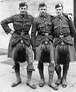 Old photograph of three young soldiers in St Andrews, Fife, Scotland Scottish Army, Scotland Kilt, Vintage Scotland, Scottish Warrior, Scotland Forever, Men In Kilts, Men In Uniform, British Army, Military Uniform