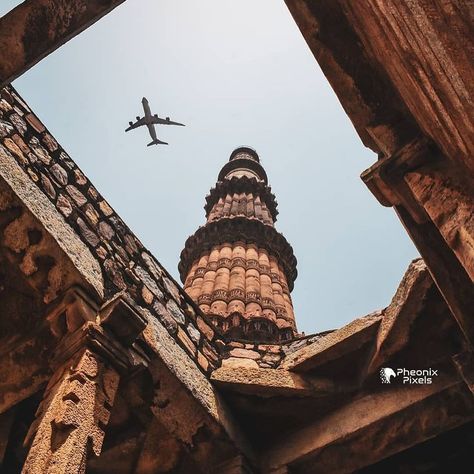 Qutub Minar: A timeless symbol of Indo-Islamic architectural harmony.” . In the heart of Delhi, Qutub Minar stands tall, a silent witness to the passage of time. . . . @nikonindiaofficial @explore.indiatourism @instagram @fantasticdelhi @unseen.delhi @newdelhi @indian_historical_monuments @monuments_official_ @indiahistoricalspot . . . 𝐍𝐞𝐰 𝐩𝐨𝐬𝐭 ♡ 💬 🖨 ➤ Like comment Save Share 😍 𝐒𝐡𝐚𝐫𝐞 𝐘𝐨𝐮𝐫 𝐒𝐭𝐨𝐫𝐲 For more pictures follow @pheonixpixels New post !!! Do like, comment and share your stories If ... Delhi Market, Artist Challenge, Monument In India, Delhi Tourism, Silent Witness, Qutub Minar, Delhi Travel, City Life Photography, India Architecture