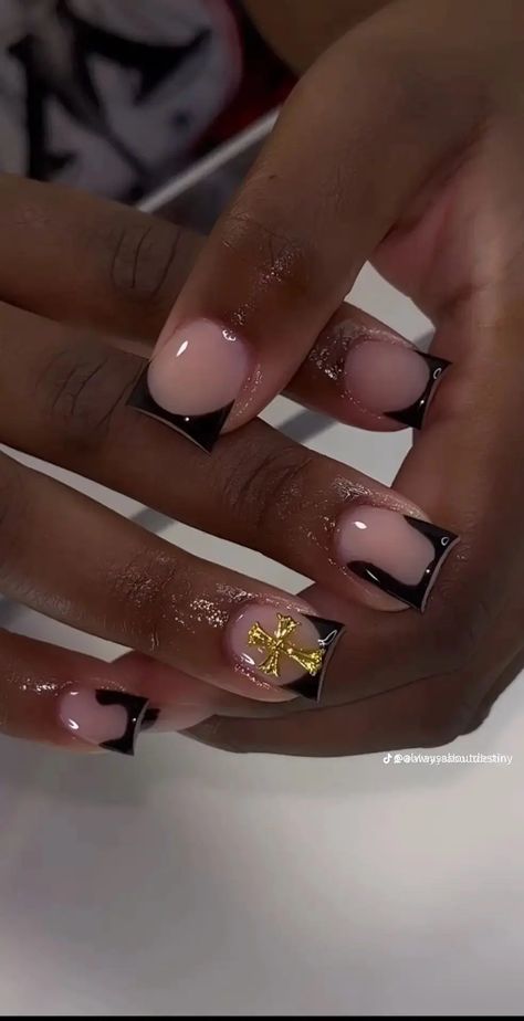 Short Black Set Nails, Short Black Nails Acrylic Square, Black Short French Tip Acrylic Nails, Short Nails With Black Tips, Cute Short Easy Nails, Black Short Nails Ideas Aesthetic, Black Prom Nails Acrylic Short, Short Braiders Nails, Short Black French Tip Nails With Charms