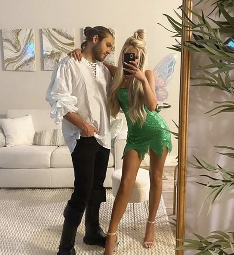 Fantasia Tinker Bell, Captain Hook Halloween Costume, Partner Costumes, Halloween Parejas, Tinker Bell Costume, Best Friend Halloween Costumes, Duo Costumes, Pretty Halloween Costumes, Couples Halloween Outfits