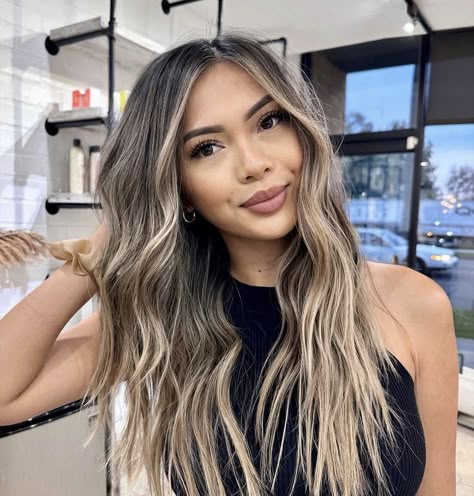 Asian Blonde Balayage, Brown Skin Blonde Hair, Balyage Long Hair, Blonde Hair Goals, Blonde Hair With Roots, Hair Color Asian, Balayage Hairstyles, Mom Beauty, Highlighted Hair