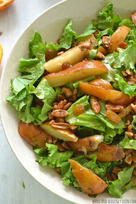 Pear Goat Cheese Salad, Pear Goat Cheese, Salad With Pecans, Sweet Salads, Pear Salad Recipes, Fall Salad, Pecan Salad, Pear Salad, Simple Green Salad