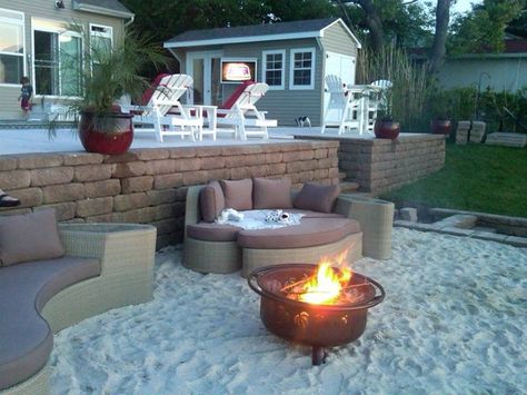 Why bring sand to the beach when you can bring the beach to you! Here are 20 creative beach-style outdoor living ideas. Outdoor Living Ideas, Backyard Hammock, Backyard Beach, Landscape Designs, Backyard Fire, Fire Pit Backyard, Beach Gardens, Living Ideas, Garden Seating