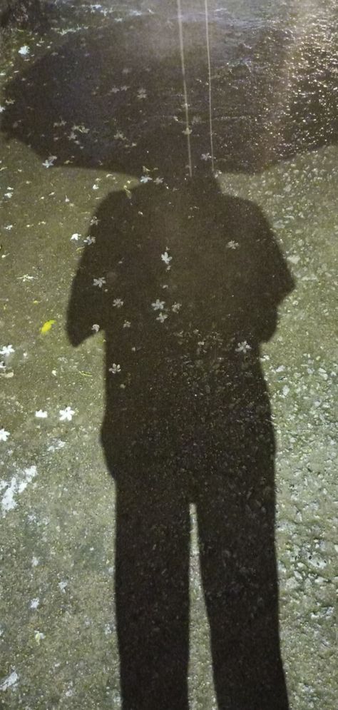 Hey there is a boy shadow in rain Boy Shadow, Rain Shadow, Shadow Drawing, Boys Night, Dp Photos, Night Rain, Best Snapchat, Pose Reference Photo, Hey There