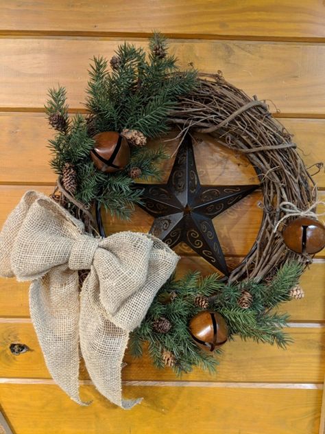 Small Grapevine Wreath Ideas, Western Christmas Wreath, Western Christmas Wreath Ideas, Lasso Christmas Wreath, Small Wreath Ideas, Christmas Wreaths Western, Cowboy Country Rustic Christmas Wreath, Christmas Western Rope Wreath, Western Christmas Decorations