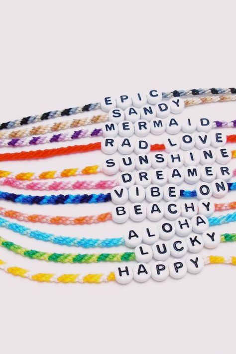 Bracelets With Words, Alphabet Bracelets, Pulseras Kandi, Word Bracelets, Pony Bead Bracelets, Homemade Bracelets, Friendship Bracelets With Beads, Word Bracelet, Kandi Bracelets