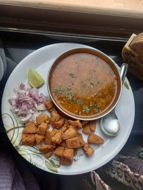 Dal bati churma 
Dal bafla 
Dal bati recipe
Rajasthani recipes
Marvadi Daal Bati Recipe, Dal Bati Recipe, Bati Recipe, Antique Gold Rings, Healthy Homemade Recipes, Homemade Food, Healthy Homemade, Chana Masala, Homemade Recipes