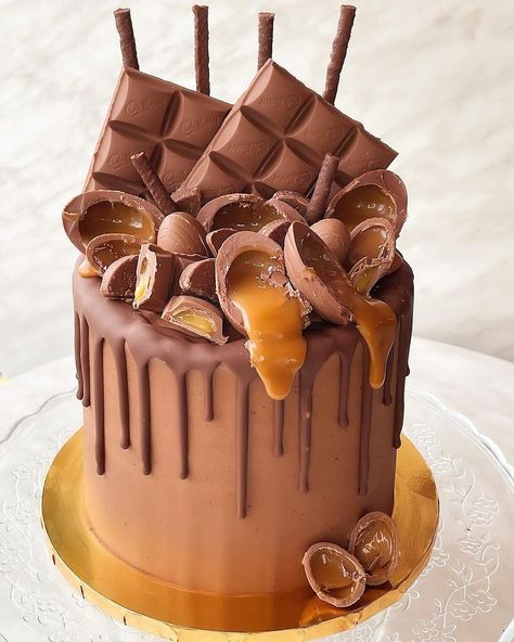 Lawrance’s Bakery & Bar on Instagram: “💗Dreaming of Caramel 🤤💗 . . . . . #cake #cakesofinstagram #cakedecorating #caramel #caramelcake #cadbury #cadburyscaramel…” Cadbury Cake, Terry's Chocolate Orange, Galaxy Chocolate, Cake Kids, Caramel Cake, Sweet Food, Drip Cakes, Birthday Cake Kids, Kids Cake