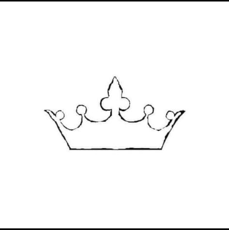 Princess Tiara Tattoo, Dainty Tats, Simple Crown Tattoo, Crown Outline, Flower Crown Drawing, Crown Tattoos For Women, Small Crown Tattoo, Tatoo Dog, Tattoo Tiny