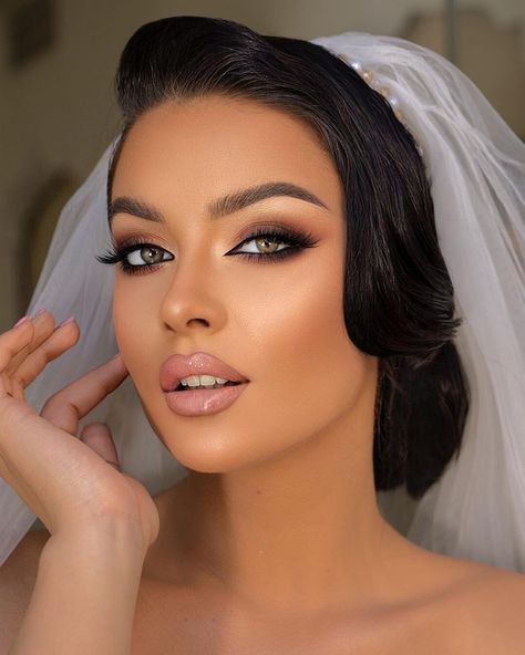 Top 33 Wedding Makeup Looks 2024: Bridal Beauty for Every Eye Color & Skin Tone - divagaze.com Make Up Bride Wedding 2023, Dramatic Bride Makeup, Wedding Day Makeup Brown Eyes, Brown Smokey Eye Bridal Makeup, Wedding Makeup For Dark Hair, Makeup Looks For Wedding Bride, Bride Make-up, Make Up For Wedding The Bride, Glam Bride Makeup Green Eyes