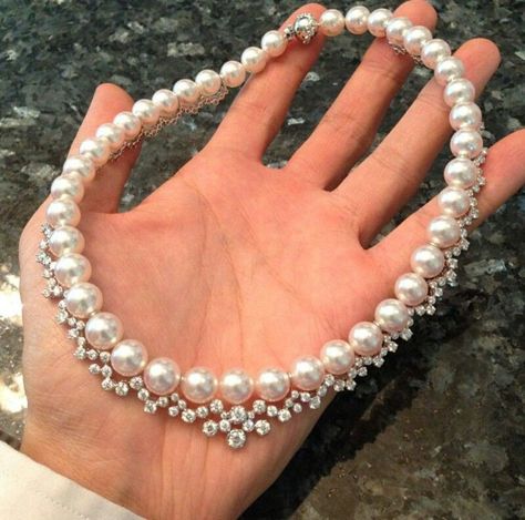 Luxury Pearl Jewelry, Diamond Bracelet Design, Fancy Jewelry Necklace, Indian Bridal Jewelry Sets, Expensive Jewelry Luxury, Pearl Necklace Designs, Pearl And Diamond Necklace, Pearl Jewelry Sets, Diamond Jewelry Designs