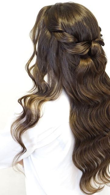 Mermaid Waves Long Hair Wedding, Curly Hair Graduation, Wedding Hair Curled, Off The Shoulder Dress Hairstyles, Hair Ideas For Graduation, Soft Waves Long Hair, Curls Hair Styles, California Makeup, Medium Curly Hairstyles