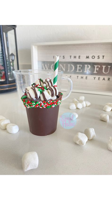 Hot Cocoa Cups Diy Halloween, Christmas Hot Cocoa Cups, Christmas Cocoa Cups, Hot Cocoa Cups Diy Gifts, Halloween Hot Cocoa Cups, Hot Cocoa Cups Diy, Coco Cups, Hot Cocoa Gift Ideas, Hot Cocoa Cups