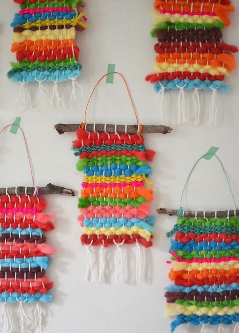 Kids dye their own chunky wool yarn with Koolaid, then make small weaving on cardboard looms. Small Weaving, Weaving For Kids, Collaborative Art, Chunky Wool, Weaving Projects, Kool Aid, Camping Crafts, Childrens Crafts, Dyed Yarn