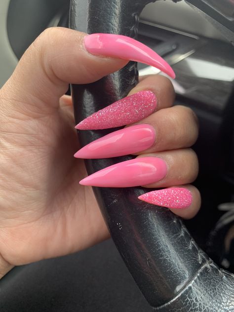 Pink Stiletto Nails Designs, Pink Gel Stilleto Nails, Pink Stellio Nails, Light Pink Stiletto Nails, Stilleto Nails Pink And Black, Light Pink Nails Acrylic Stilettos, Acrylic Nail Art Ideas, Art Ideas Aesthetic, Trending Acrylic Nails