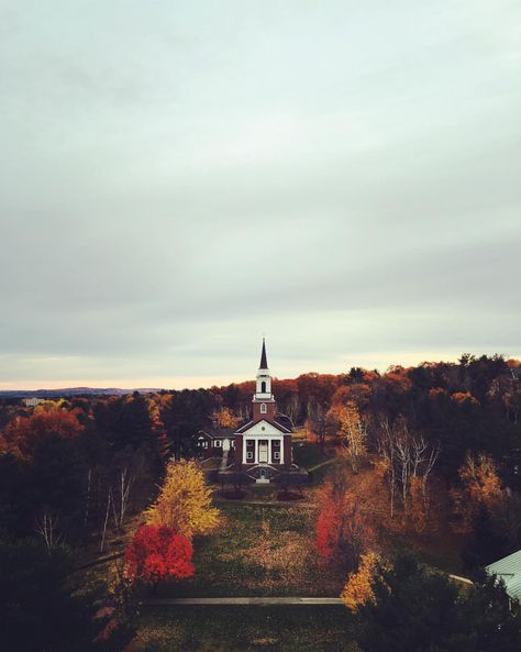 Maine Aesthetic, Waterville Maine, Colby College, Maine In The Fall, October Country, Autumn Interior, Maine Travel, Maine Wedding, Best Seasons