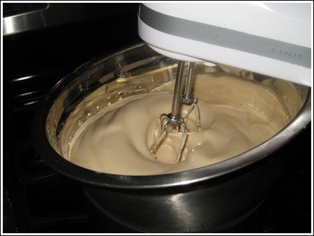 Sea Foam Frosting!!! My nanna used to makes this for my birthday every year! I love this frosting Icing For Spice Cake, Seafoam Recipe, Meringue Frosting, State Fair Food, Icing Recipes, Icing Ideas, Spice Cake Recipes, Mixer Recipes, Kitchenaid Mixer