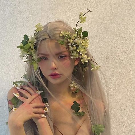 Fairy Photoshoot, Fairy Aesthetic, Fairy Makeup, Fairy Costume, White Hair, Halloween Outfits, Maquillaje De Ojos, Halloween Makeup, Makeup Inspiration