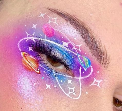 Fantasy Makeup Ideas Creative Eye Art, Creative Art Makeup Looks, Cool Makeup Looks Creative, Mackup Ideas, Astrology Makeup, Graphic Liner Ideas, Crazy Makeup Looks, Artistic Makeup Looks, Colorful Makeup Ideas