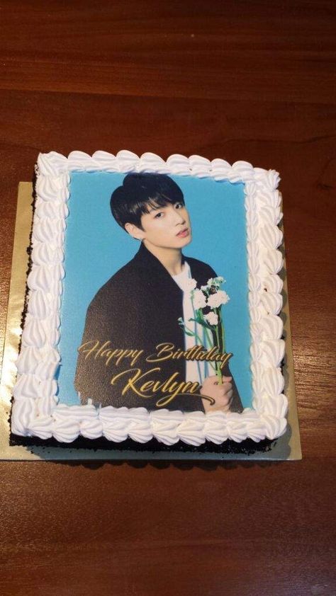 Jungkook photo cake Jungkook Cake Ideas, Jungkook Cake, Army Birthday Cakes, Jungkook Photo, Army Birthday, Bts Cake, Cake Cute, Army's Birthday, Baking Items