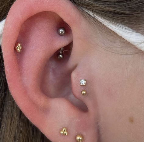 Double Tragus Piercing, Double Tragus, Pretty Ear Piercings, Double Piercing, Tragus Piercings, Body Mods, Tragus, Ear Jewelry, Helix