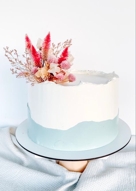 Bolo festivo finalizado em buttercream, com detalhe em azul claro e flores desidratadas! Bolo Red Velvet, Wedding Cake Designs, Buttercream Cake, Shower Cakes, Vanilla Cake, Cake Designs, 30 Years, Butter Cream, Red Velvet