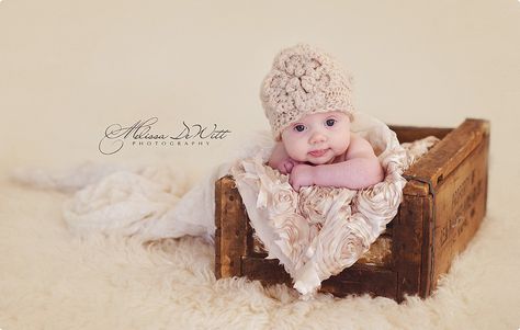 Newborn Guide, 3 Month Old Baby Pictures, 5 Month Baby, 4 Month Old Baby, 4 Month Baby, Baby Backdrop, Couple Pregnancy Photoshoot, 3 Month Old Baby, Baby Club