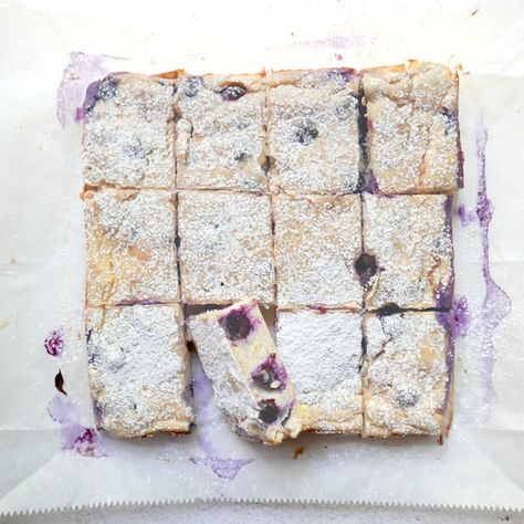 Blueberry protein snack cake | Recipes | WW USA Snack Cake Recipe, Blueberry Snacks, Weight Watcher Desserts, Lemon And Coconut Cake, Coconut Slice, Yoghurt Cake, Protein Cake, Protein Snack, Ww Desserts