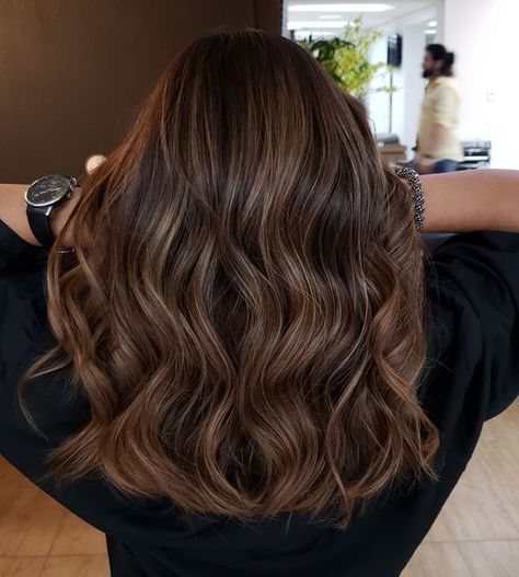 Bronze Caramel Brunette, Illumina Color Wella, Cabelo Ombre Hair, Brown Hair Looks, Brown Hair Inspo, Brunette Hair With Highlights, Planet Necklace, Vlasové Trendy, Brunette Balayage Hair