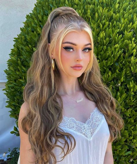 Loren Gray Net worth 2023 Loren Gray Snapchat, Loren Gray, Peinados Fáciles Para Cabello Corto, Fashion Cover, Teen Choice Awards, Long Blonde, Social Media Stars, Long Blonde Hair, American Beauty