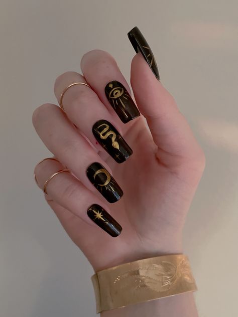 🌙✨ I think you can never have enough gold This design is available as a custom press on ✨ See bio for more details * * * #gelnails #nailart #nailsofinstagram #nailartist #gelxnails #longnails #nailpolish #gel #pressons #nailsoftheday #candycoat #instanails #throwbacknails #pressonnails #dagstormnails #goldnails #witchnails #fallnails #halloweennails #gothnails Gold Nail Polish Designs, Goth Halloween Nails, Gothic Nail Art, Black Gold Nails, Chrome Design, Witch Nails, Witchy Nails, Gold Nail Polish, Gold Nail Art