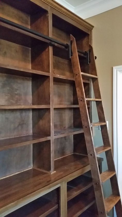 Home Library Rooms, Library Ladder, Dog House Diy, Library Room, Home Library Design, Bookshelf Design, Wooden Bookcase, Bookshelves Diy, Home Libraries