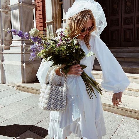 Low Key Wedding, Nontraditional Wedding Dress, Garden Reception, Lace Dress Vintage, Wedding Look, Mini Robes, Courthouse Wedding, Nontraditional Wedding, A Town