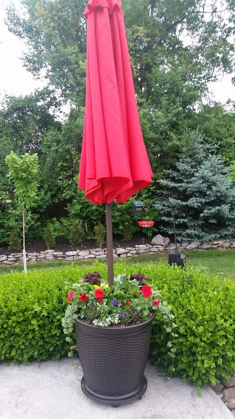 Umbrella Stands Outdoor, Diy Outdoor Umbrella Holder, Umbrella Holder Diy Patio, Portable Umbrella Stand Diy, Flower Pot Umbrella Stand, Patio Umbrellas Diy, Gazebo Party, Turf Backyard, Portable Umbrella