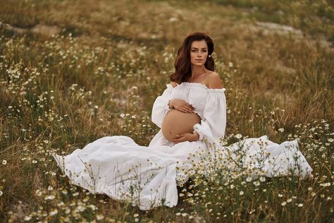 Two Piece White Maternity Dress for Photoshoot Ready to Ship - Etsy Bohemian Maternity Dress, Bohemian Maternity, Boho Maternity Dress, Bohemian Gown, White Maternity Dresses, Maternity Photography Poses Pregnancy Pics, Large Skirt, Pregnancy Dress, Boho Maternity