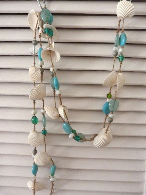 beachcomber Ocean Garland, Beachy Christmas Tree, Seashell Garland, Shell Creations, Shell Garland, Beach Christmas Decorations, Beach Craft, Beads Garland, Deco Marine