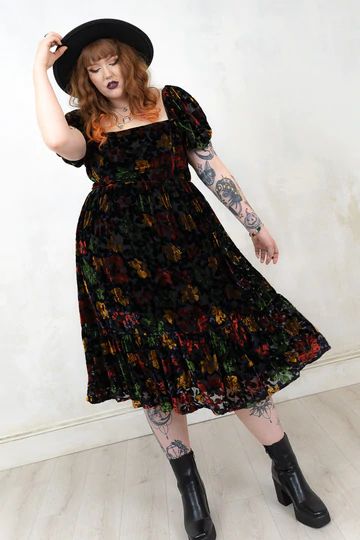 Velvet Wedding Dress, Oh My Goddess, Velvet Wrap Dress, Check Dress, Wedding Dresses Plus Size, Going Out Dresses, Lovely Dresses, Bohemian Dress, Fashion Books