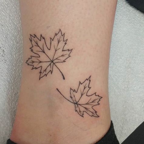 Tattoo Ideas Leaves, Sailor Tattoos Vintage, Maple Leaves Tattoo, Day Of The Dead Tattoos, Maple Leaf Tattoos, Pirate Tattoos, Small Back Tattoos, Cute Tattoos On Wrist, Sailor Tattoos