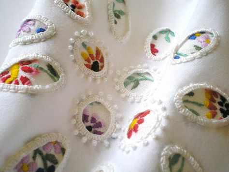 embroidery Knot Embroidery, French Knot Embroidery, Creative Textiles, Reverse Applique, Contemporary Embroidery, Vintage Cloth, Sewing Appliques, French Knot, Applique Patterns