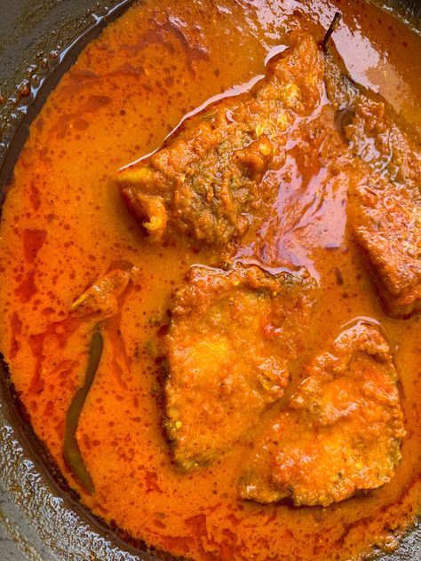 Bengali fish curry recipe Bengali Fish Curry, Fish Curry Recipe, Curry Rice, Fish Curry, Curry Recipe, Thai Red Curry, Food Blogger, Cooking Recipes, Fish