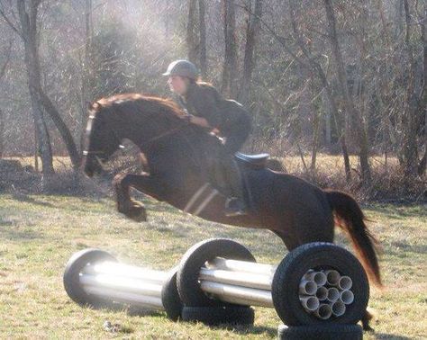 Horse jumps homemade Cross Country Jumps, Horse Jumps, Horse Exercises, Equestrian Helmet, Horse Equipment, Horse Diy, Hunter Jumper, Horse Blankets, Horse Jumping