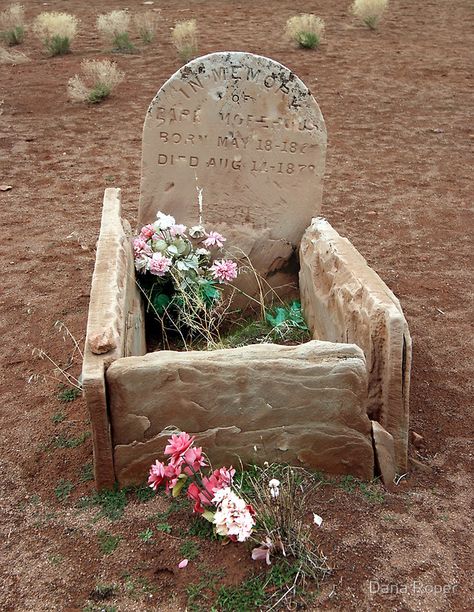 Cemetery near the abandoned Silver Reef Mine in southern Utah Famous Tombstones, Old Cemetery, Cemetery Angels, Cemetery Monuments, Cemetery Statues, Travelers Rest, Cemetery Headstones, Grave Markers, Old Cemeteries