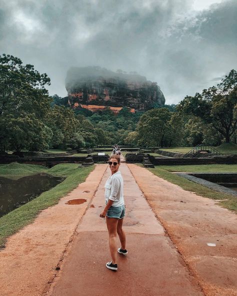 Sigiriya Sri Lanka, සීගිරිය  #sigiriya #srilankatravel #srilanka🇱🇰 #visitsrilanka #travelingpost #explorers #backpacker_pics #backpackerstory #backpackersintheworld #placestovisit #intravelist #iamtb #travelrepost #quetalviajar #travelasia #gltlove   📸 traveloveroma Sigiriya Sri Lanka, Sri Lanka Photography, Sri Lanka Travel, Old Rock, Golden Beach, Cute Selfies Poses, Asia Travel, Heritage Site, Tour Guide