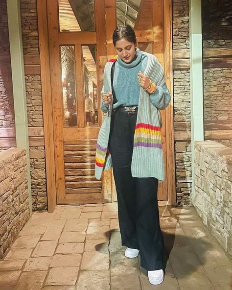 Winter Travel Outfit India, Banni Sandhu, Harshdeep Kaur, Baani Sandhu, Snow Outfits For Women, Winter Vacation Outfits, Brunch Outfit Winter, Punjabi Singer, Shillong