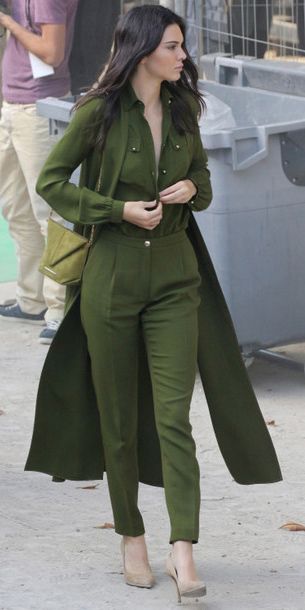 Olive Green Outfit, Green Pants Outfit, Monochromatic Fashion, Giovanna Battaglia, Anna Dello Russo, Office Outfit, Jenner Style, Beauty Dress, Green Outfit