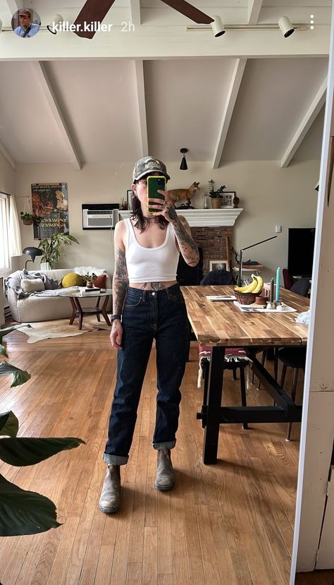 Pnw Street Style, Andro Summer Outfits, Femme Lesbian Style Aesthetic, Edgy Granola Style, Futch Style, Androgeny Style, Futch Outfits, Queer Outfits Women, Queer Femme Fashion