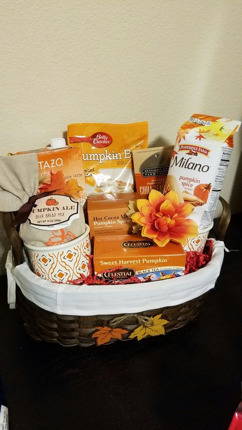 Pumpkin Fall Themed Gift Basket. Silent auction fundraiser for work (2016) Fall Basket Ideas, Silent Auction Basket, Silent Auction Fundraiser, Auction Gift Basket Ideas, Tricky Tray, Fundraiser Baskets, Silent Auction Baskets, Fall Gift Baskets, Auction Basket