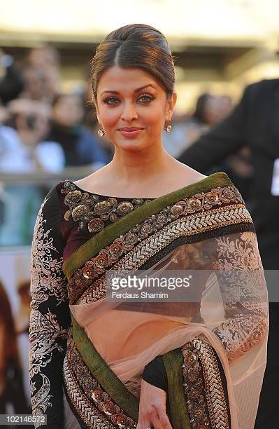 Aishwarya Rai In Saree, Aishwarya Rai Images, Aishwarya Rai Photo, Sari Blouse Designs, Aishwarya Rai Bachchan, Mangalore, Aishwarya Rai, Desi Fashion, Priyanka Chopra