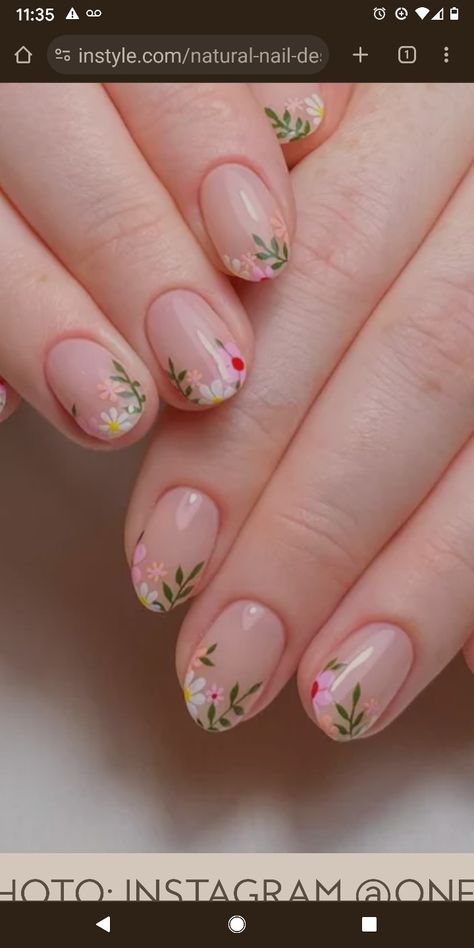 Natural Nail Designs Flowers, Peach Floral Nails, Dainty Floral Nail Art, Small Flower Nail Designs, Simple Nature Nails, Floral Nail Tips, Minimalist Floral Nails, Simple Flower Nails Short, Small Flower Nail Art